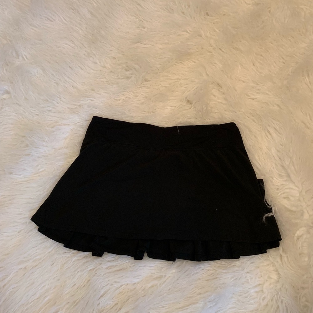 BLACK LULULEMON SKORT